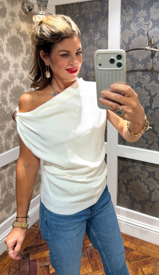 The Valentina Top Gold Brooch - White
