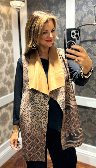 This luxurious sleeveless suede jacket combines a striking leopard and geometric print with a rich brown tone. Featuring a delicate raw hemmed collar, it offers a refined silhouette that enhances any outfit with subtle elegance. Ideal for adding a sophisticated layer to your look, this jacket balances bold patterns with graceful detailing.