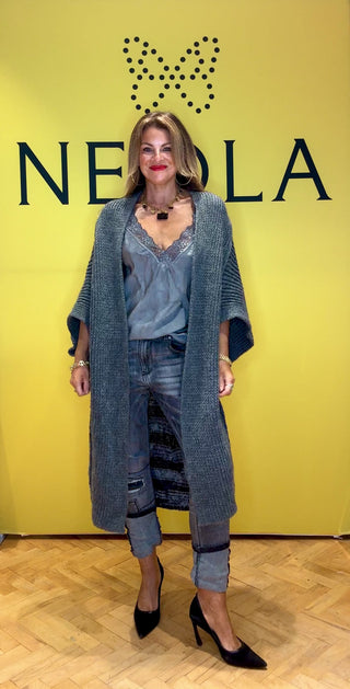 Chic 1/2 sleeve coatigan with a stylish contrast back, blending the structure of a coat with the comfort of a cardigan.