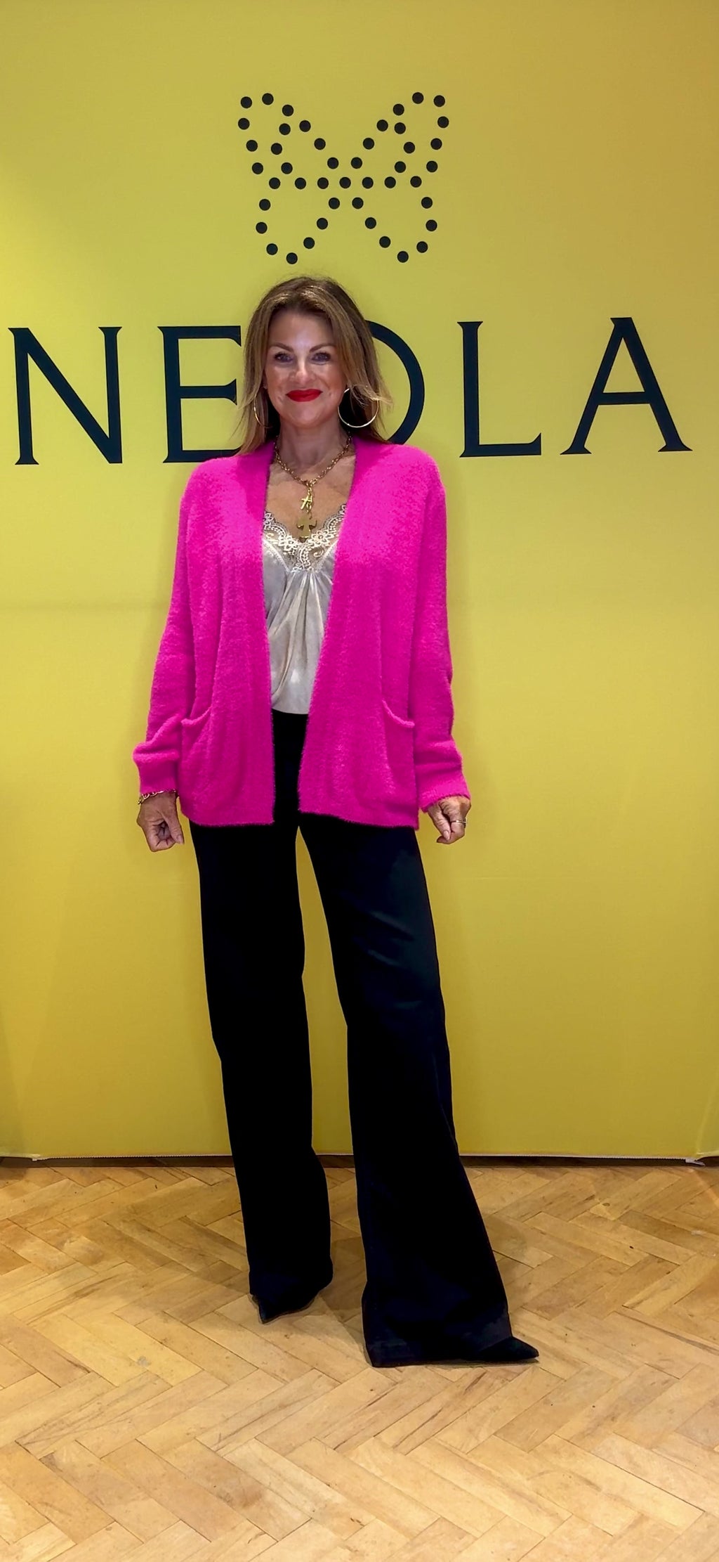Super soft cardigan with a relaxed fit, featuring handy front pockets. Perfect for easy layering and all-day comfort.