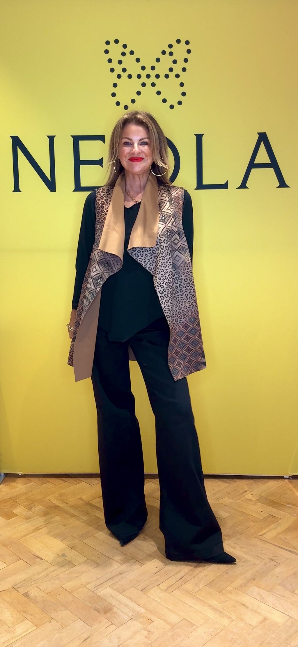 This luxurious sleeveless suede jacket combines a striking leopard and geometric print with a rich brown tone. Featuring a delicate raw hemmed collar, it offers a refined silhouette that enhances any outfit with subtle elegance. Ideal for adding a sophisticated layer to your look, this jacket balances bold patterns with graceful detailing.